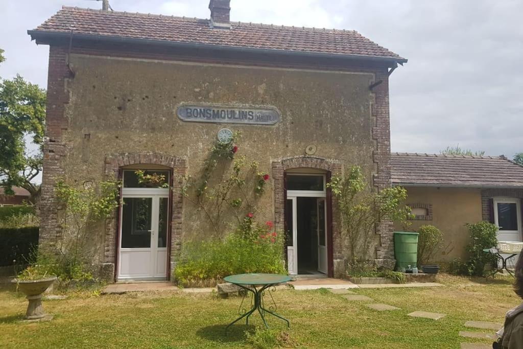 Charmante Ancienne Gare Halte Relais Bonsmoulins Экстерьер фото